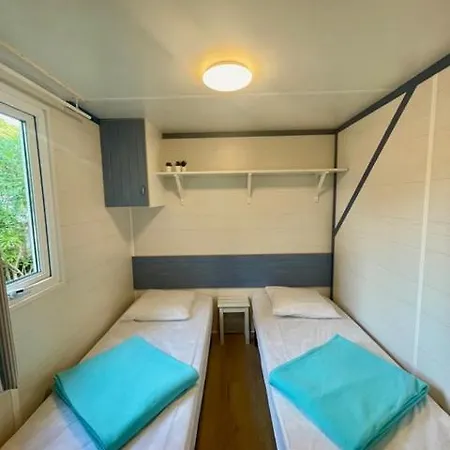 Les Cigales Camping 4*