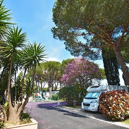 Les Cigales Кемпинг 4*