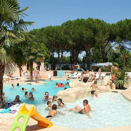 Camping Les Cigales Campsite 4*