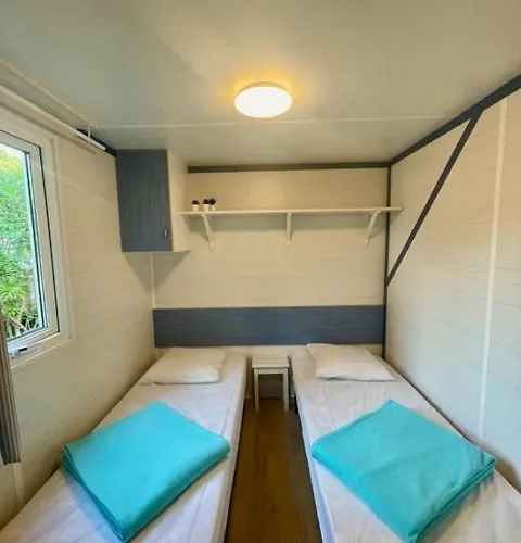 Les Cigales Kemping 4*